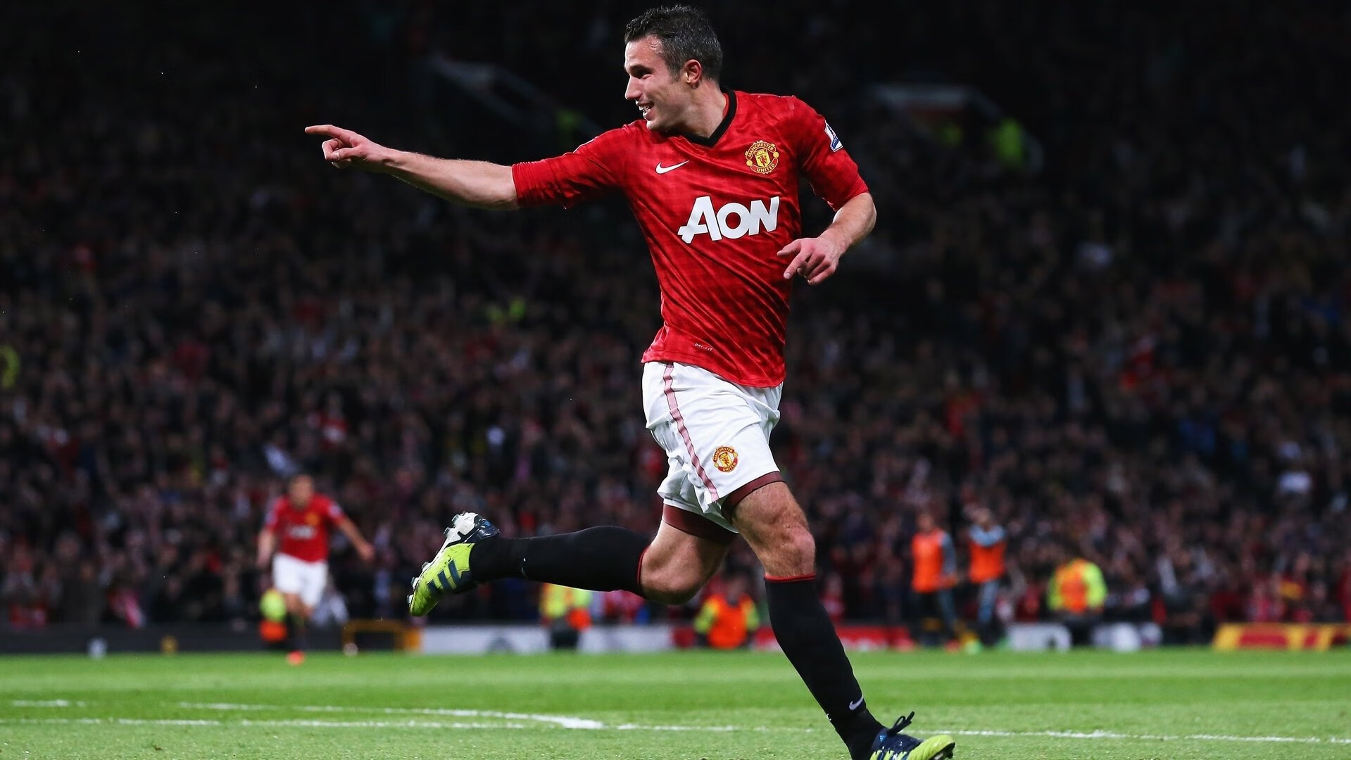 足球青训国际合作加强，足球青训政策